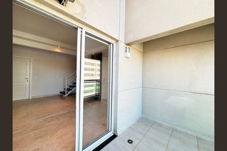 Apartamento à venda com 64m², 1 quarto e 2 vagas Apartamento à venda com 64m², 1 quarto e 2 vagasVaranda