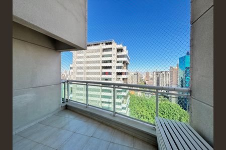 Apartamento à venda com 64m², 1 quarto e 2 vagas Apartamento à venda com 64m², 1 quarto e 2 vagasVaranda