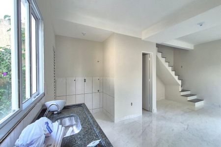 Casa de condomínio à venda com 63m², 2 quartos e 2 vagas Casa de condomínio à venda com 63m², 2 quartos e 2 vagasCozinha e Área de Serviço