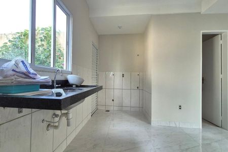 Casa de condomínio à venda com 63m², 2 quartos e 2 vagas Casa de condomínio à venda com 63m², 2 quartos e 2 vagasCozinha e Área de Serviço