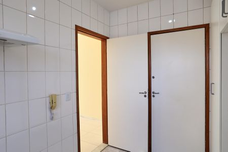 Apartamento para alugar com 80m², 3 quartos e 2 vagas Apartamento para alugar com 80m², 3 quartos e 2 vagasCozinha e Área de Serviço