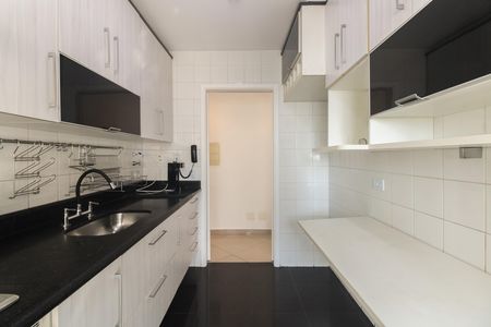 Cozinha de apartamento à venda com 3 quartos, 80m² em Vila Carrão, São Paulo