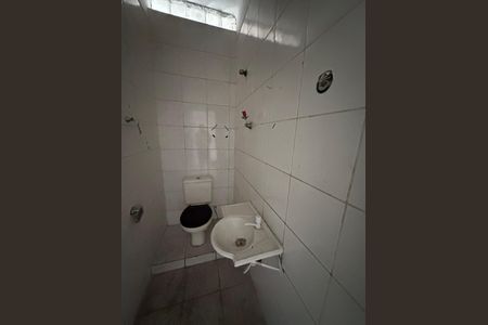 Casa para alugar com 74m², 2 quartos e sem vaga Casa para alugar com 74m², 2 quartos e sem vagaBanheiro