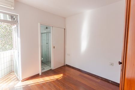 Apartamento à venda com 150m², 4 quartos e 2 vagas Apartamento à venda com 150m², 4 quartos e 2 vagasSuíte