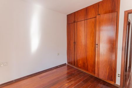 Apartamento à venda com 150m², 4 quartos e 2 vagas Apartamento à venda com 150m², 4 quartos e 2 vagasSuíte