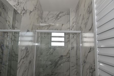 Banheiro de apartamento para alugar com 1 quarto, 50m² em Jardim Santo Eduardo, Embu das Artes