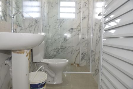 Banheiro de apartamento para alugar com 1 quarto, 50m² em Jardim Santo Eduardo, Embu das Artes