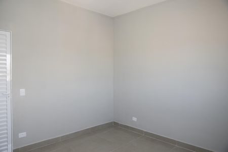 Quarto de apartamento para alugar com 1 quarto, 50m² em Jardim Santo Eduardo, Embu das Artes