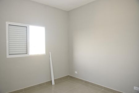 Quarto de apartamento para alugar com 1 quarto, 50m² em Jardim Santo Eduardo, Embu das Artes