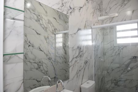 Banheiro de apartamento para alugar com 1 quarto, 50m² em Jardim Santo Eduardo, Embu das Artes