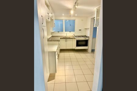 Casa de condomínio para alugar com 185m², 4 quartos e 3 vagas Casa de condomínio para alugar com 185m², 4 quartos e 3 vagasCozinha