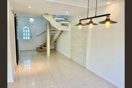 Casa de condomínio para alugar com 185m², 4 quartos e 3 vagas Casa de condomínio para alugar com 185m², 4 quartos e 3 vagasSala