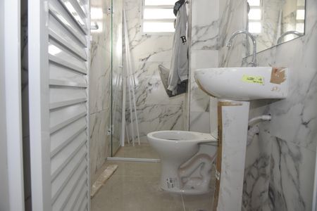 Banheiro de apartamento para alugar com 1 quarto, 50m² em Jardim Santo Eduardo, Embu das Artes