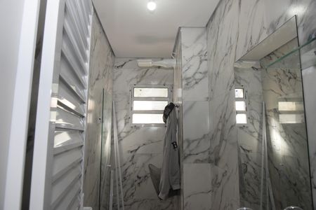 Banheiro de apartamento para alugar com 1 quarto, 50m² em Jardim Santo Eduardo, Embu das Artes