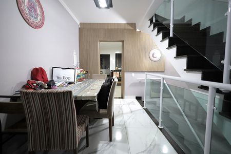 Casa à venda com 150m², 2 quartos e 2 vagas Casa à venda com 150m², 2 quartos e 2 vagasSala