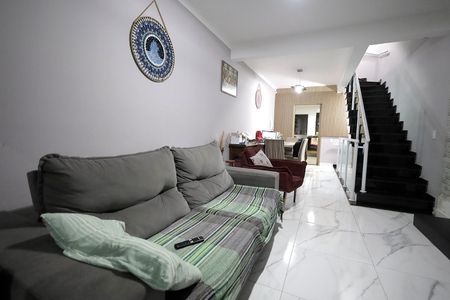 Casa à venda com 150m², 2 quartos e 2 vagas Casa à venda com 150m², 2 quartos e 2 vagasSala