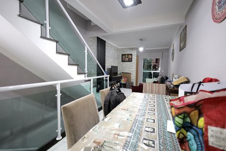 Casa à venda com 150m², 2 quartos e 2 vagas Casa à venda com 150m², 2 quartos e 2 vagasSala