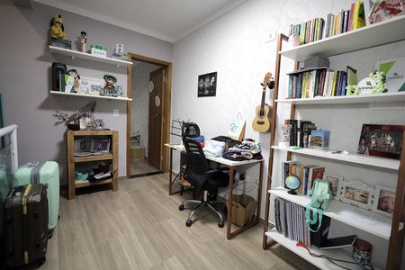 Casa à venda com 150m², 2 quartos e 2 vagas Casa à venda com 150m², 2 quartos e 2 vagasEscritório