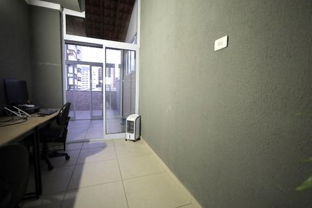 Casa à venda com 150m², 2 quartos e 2 vagas Casa à venda com 150m², 2 quartos e 2 vagasEscritório Cobertura