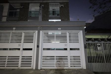 Casa à venda com 150m², 2 quartos e 2 vagas Casa à venda com 150m², 2 quartos e 2 vagasFachada