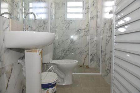 Banheiro de apartamento para alugar com 1 quarto, 50m² em Jardim Santo Eduardo, Embu das Artes