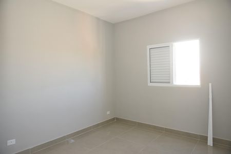 Quarto de apartamento para alugar com 1 quarto, 50m² em Jardim Santo Eduardo, Embu das Artes