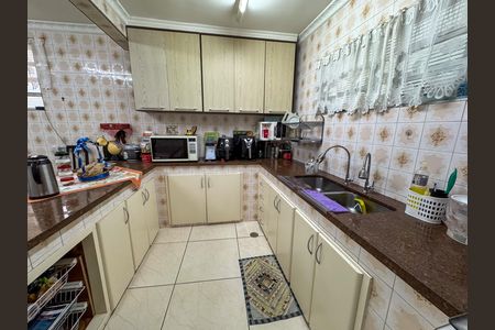 Casa para alugar com 226m², 4 quartos e 2 vagas Casa para alugar com 226m², 4 quartos e 2 vagasCozinha