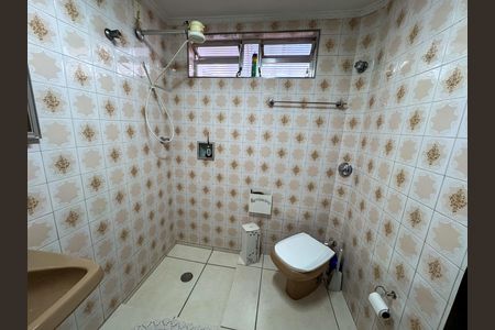 Casa para alugar com 226m², 4 quartos e 2 vagas Casa para alugar com 226m², 4 quartos e 2 vagasBanheiro 1