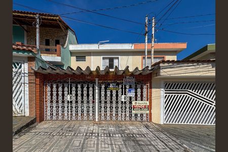 Casa para alugar com 226m², 4 quartos e 2 vagas Casa para alugar com 226m², 4 quartos e 2 vagasFachada