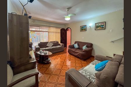 Casa para alugar com 226m², 4 quartos e 2 vagas Casa para alugar com 226m², 4 quartos e 2 vagasSala