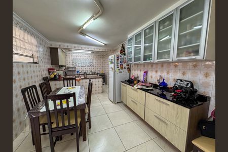 Casa para alugar com 226m², 4 quartos e 2 vagas Casa para alugar com 226m², 4 quartos e 2 vagasCozinha