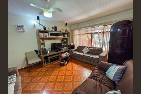 Casa para alugar com 226m², 4 quartos e 2 vagas Casa para alugar com 226m², 4 quartos e 2 vagasSala