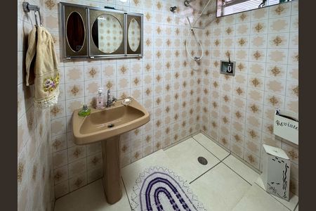 Casa para alugar com 226m², 4 quartos e 2 vagas Casa para alugar com 226m², 4 quartos e 2 vagasBanheiro 1