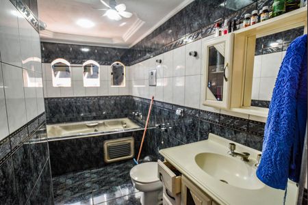 Casa à venda com 277m², 3 quartos e 1 vagaBanheiro da Suíte