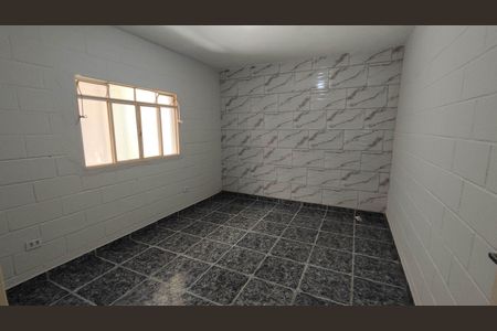 Quarto de casa para alugar com 2 quartos, 40m² em Vila Perracini, Ferraz de Vasconcelos