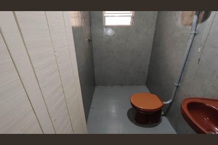 Banheiro de casa para alugar com 2 quartos, 40m² em Vila Perracini, Ferraz de Vasconcelos