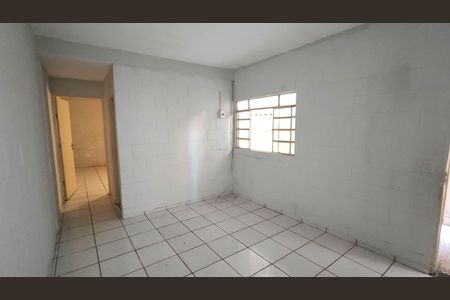 Casa para alugar com 40m², 1 quarto e sem vaga