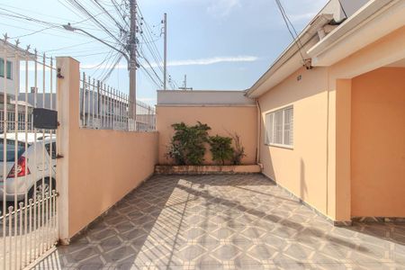 Casa à venda com 200m², 3 quartos e 3 vagas Casa à venda com 200m², 3 quartos e 3 vagasÁrea externa