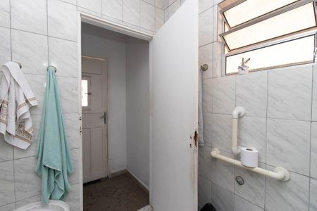 Casa à venda com 200m², 3 quartos e 3 vagas Casa à venda com 200m², 3 quartos e 3 vagasBanheiro Casa 1