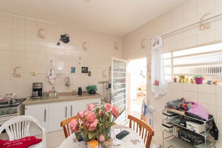 Casa à venda com 200m², 3 quartos e 3 vagas Casa à venda com 200m², 3 quartos e 3 vagasCozinha Casa 2
