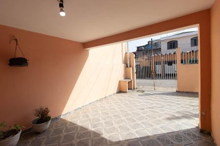 Casa à venda com 200m², 3 quartos e 3 vagas Casa à venda com 200m², 3 quartos e 3 vagasÁrea externa