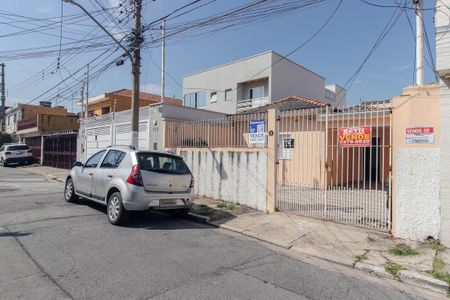 Casa à venda com 200m², 3 quartos e 3 vagas Casa à venda com 200m², 3 quartos e 3 vagasFachada
