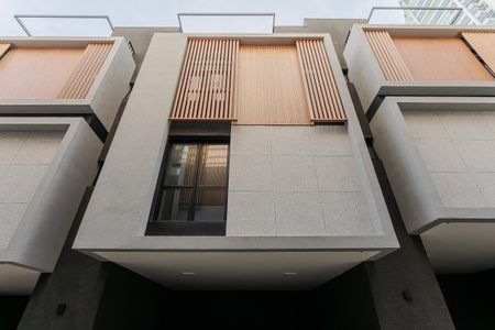 Casa de condomínio à venda com 140m², 2 quartos e 3 vagas Casa de condomínio à venda com 140m², 2 quartos e 3 vagasFachada