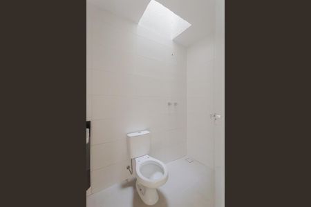 Casa de condomínio à venda com 140m², 2 quartos e 3 vagas Casa de condomínio à venda com 140m², 2 quartos e 3 vagasBanheiro
