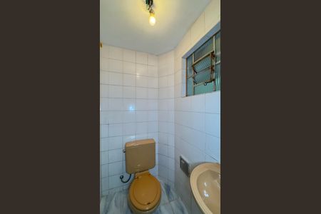 Casa para alugar com 300m², 2 quartos e 2 vagas Casa para alugar com 300m², 2 quartos e 2 vagasBanheiro de serviço