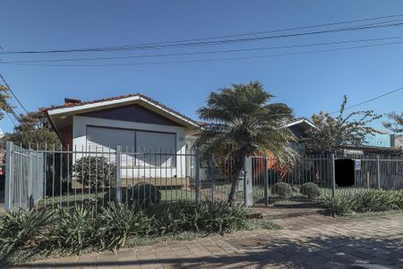 Casa para alugar com 232m², 3 quartos e 2 vagasFachada
