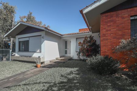 Casa para alugar com 232m², 3 quartos e 2 vagasFachada