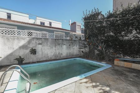 Casa para alugar com 232m², 3 quartos e 2 vagasFundos