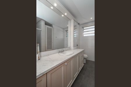 Casa para alugar com 232m², 3 quartos e 2 vagasBanheiro Social