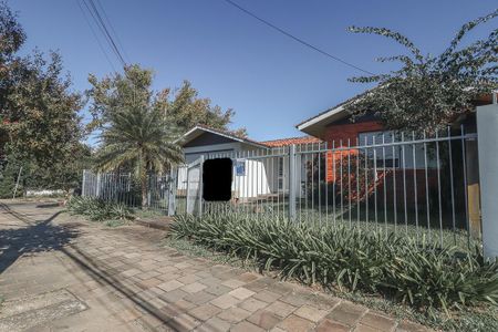 Casa para alugar com 232m², 3 quartos e 2 vagasFachada